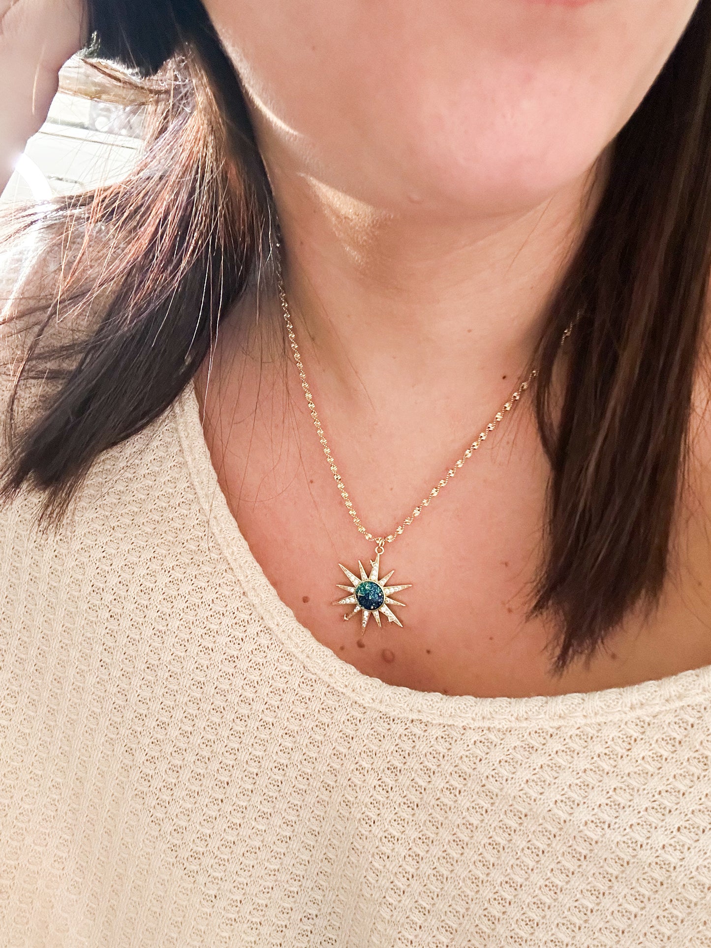 Radiant Sun Necklace – Everyday Light & Meaningful Gift