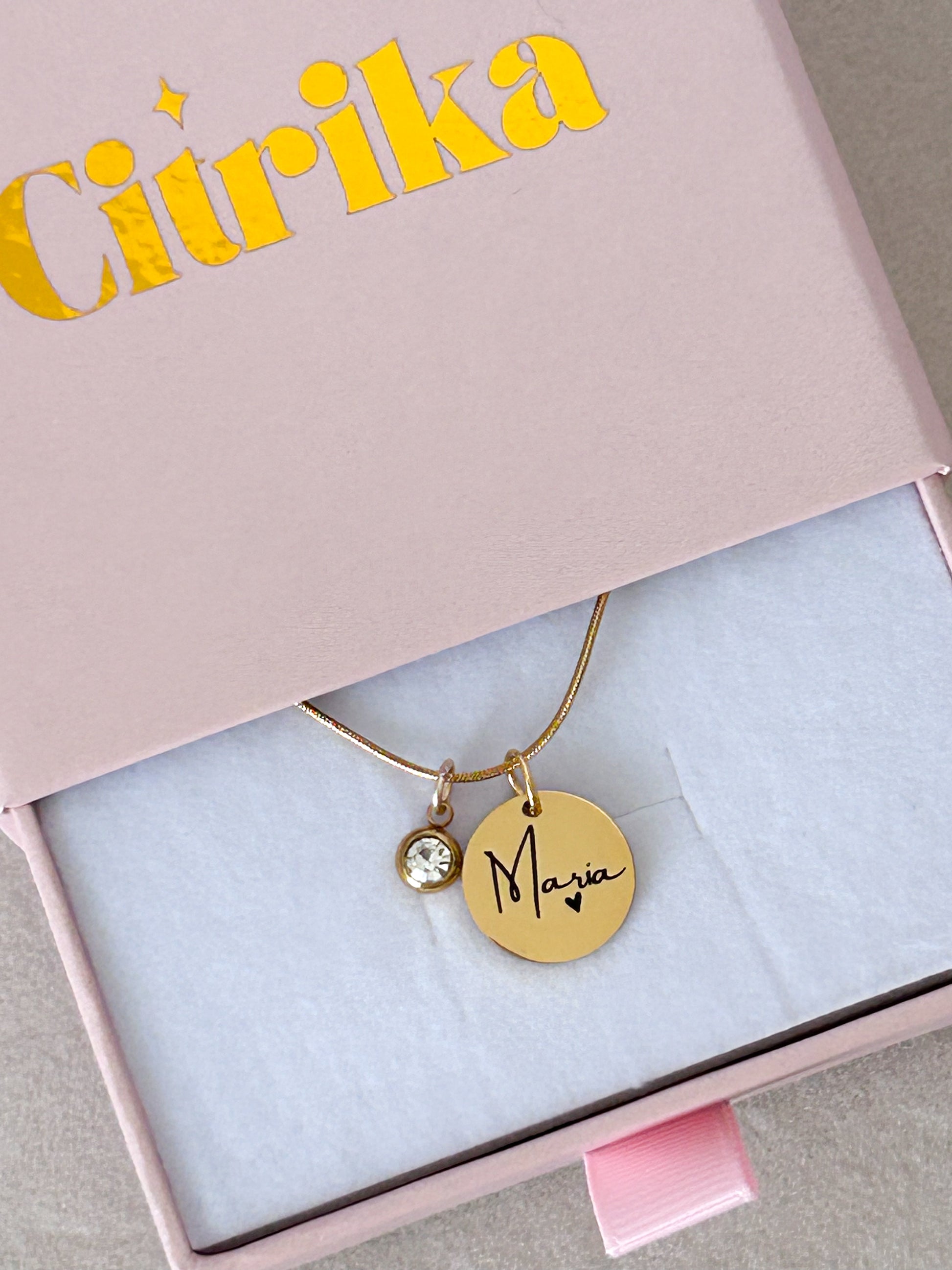 Gold necklace with a engraved pendant in a Ciurika box