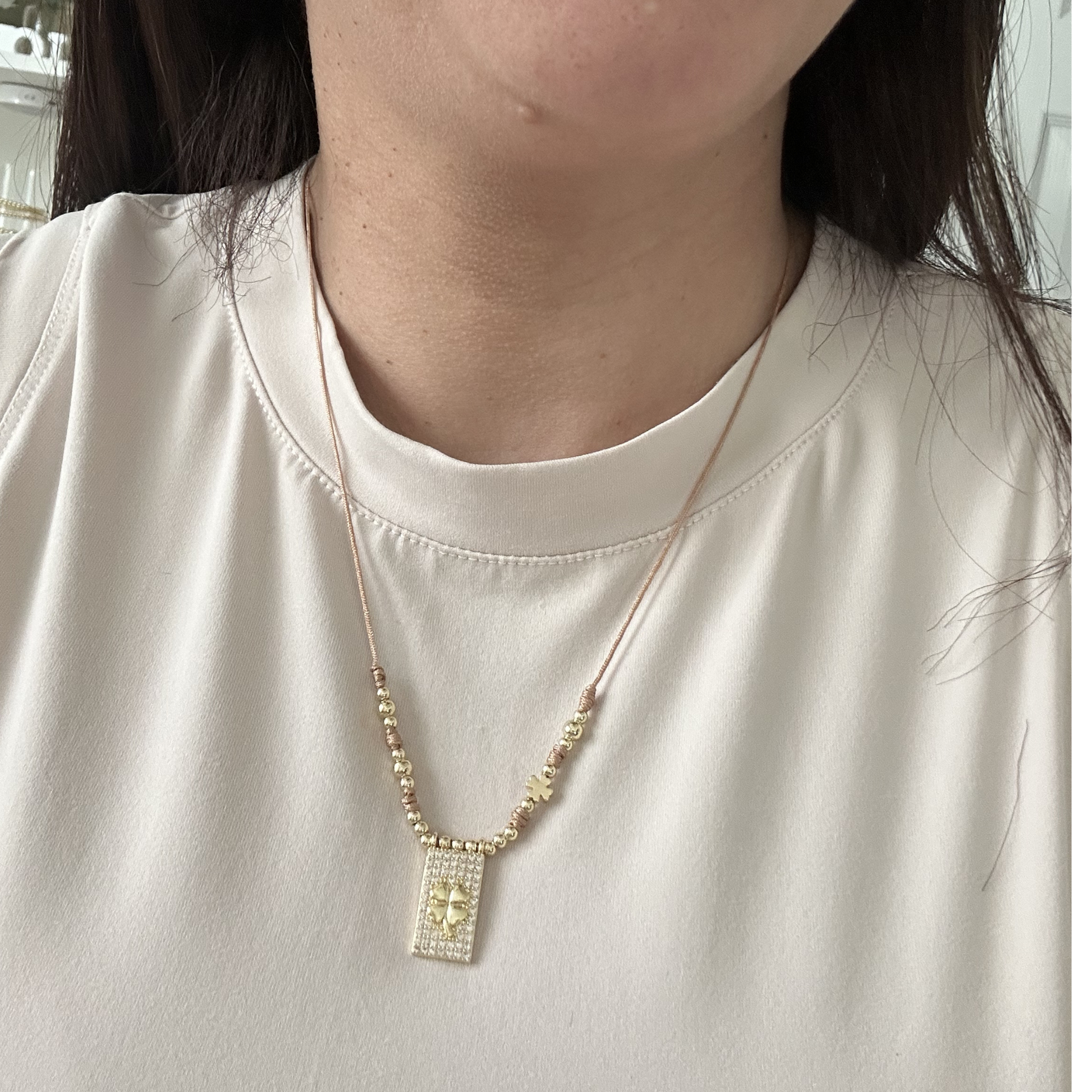 clover pendant necklace aesthetic, modern gold charm necklace, cute dainty necklace gift, elegant everyday jewelry, trendy minimalist necklace women