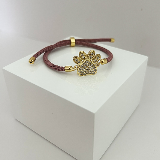 Pulsera ajustable con dije de huella de mascota en color dorado con circonias brillantes y cordón color rosa malva, regalo para amantes de los perros.