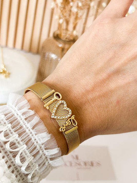 Isabella Heart Buckle Bracelet – Elegant Gold Heart Everyday Gift