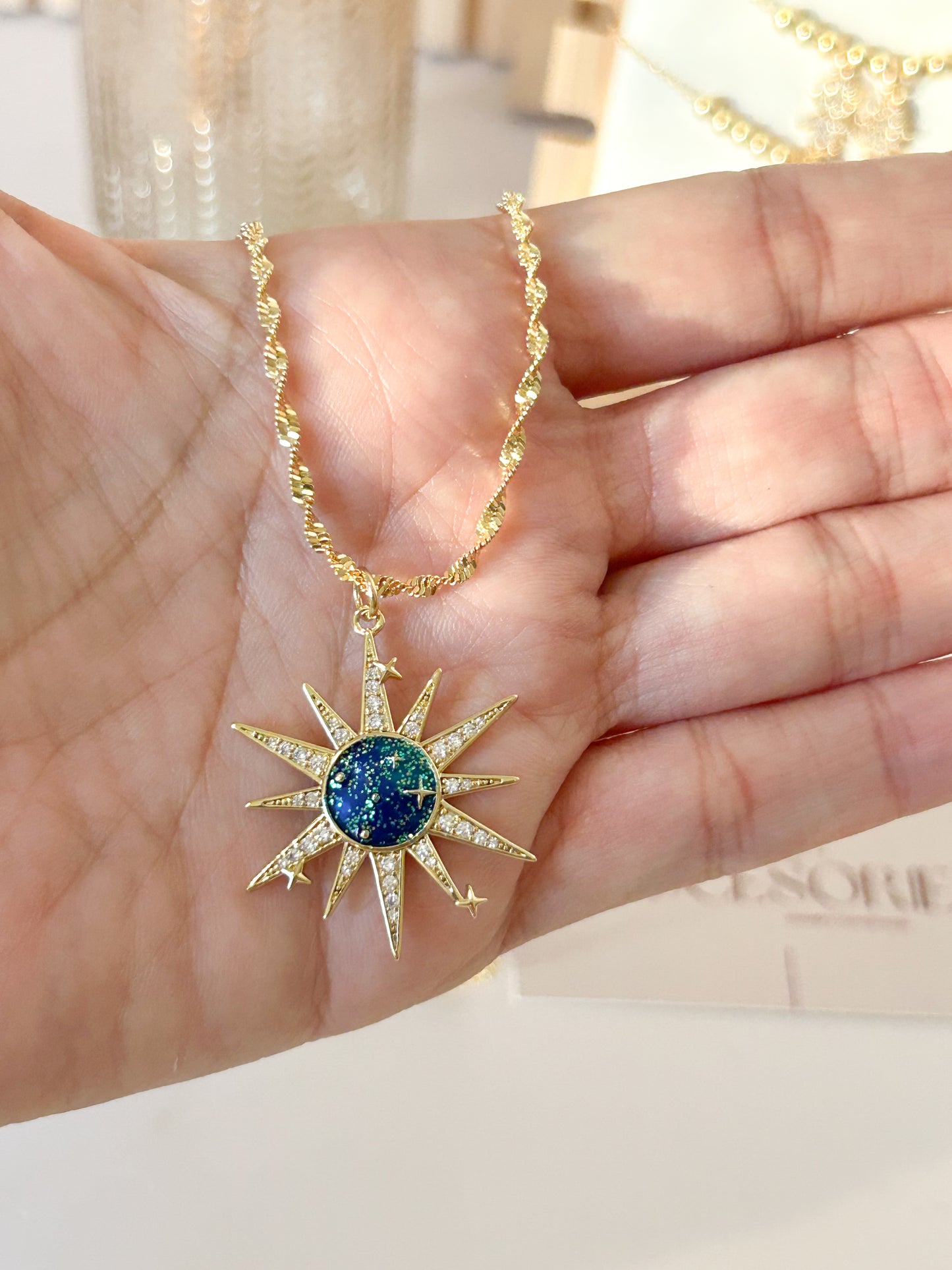 Radiant Sun Necklace – Everyday Light & Meaningful Gift