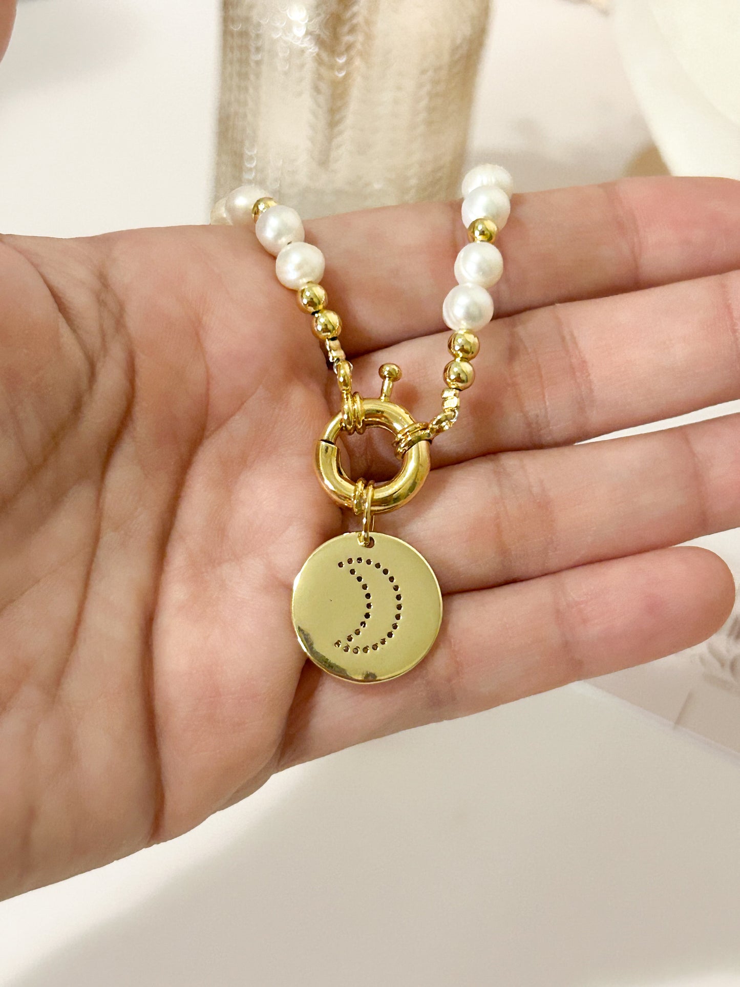 Luna Pearl Necklace – Everyday Elegance & Meaningful Gift