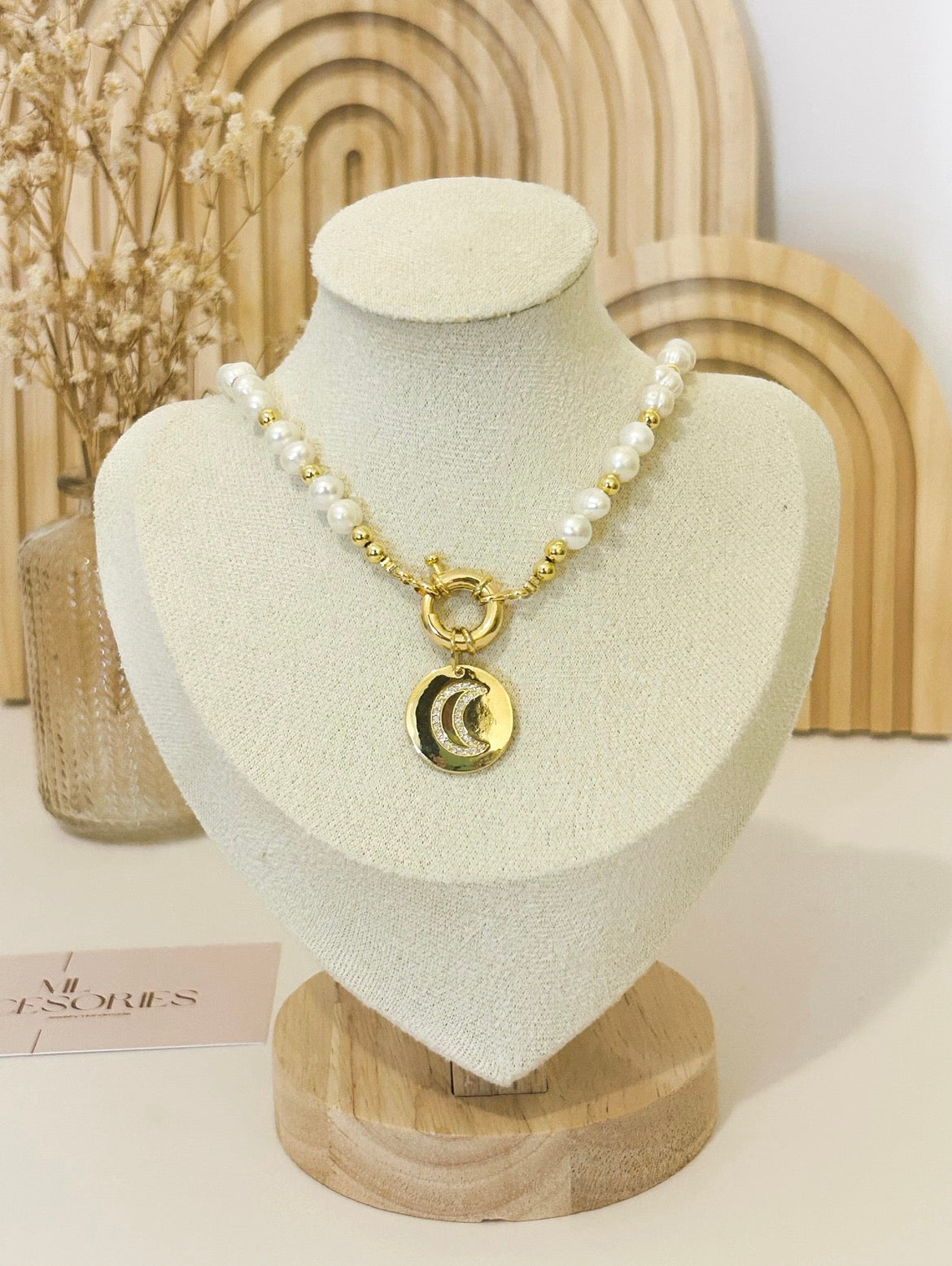 Luna Pearl Necklace – Everyday Elegance & Meaningful Gift